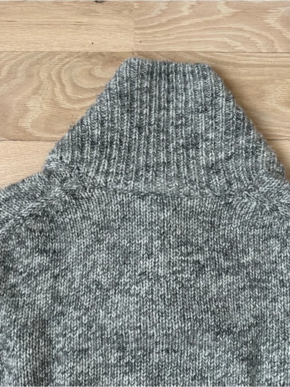 J.CREW - MEN'S SWEATER - SIZE MEDIUM